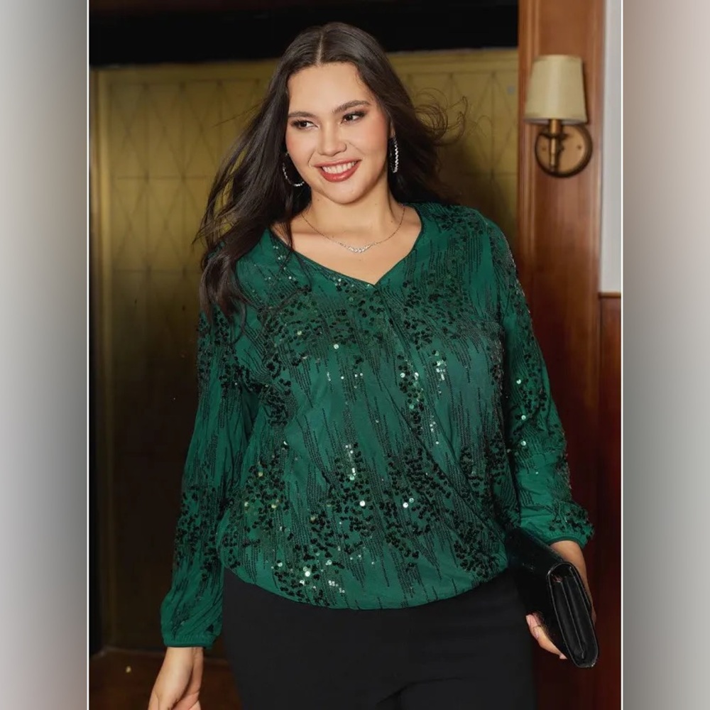 NWOT bloomchic 30 Emerald Green Sequin Top